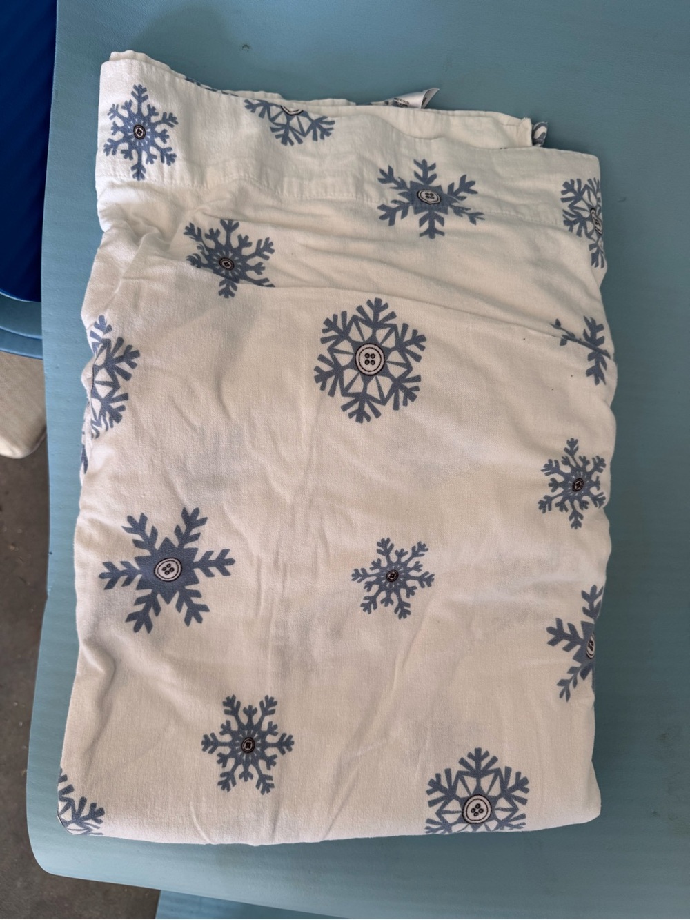 Snowflake flannel top sheet (queen)